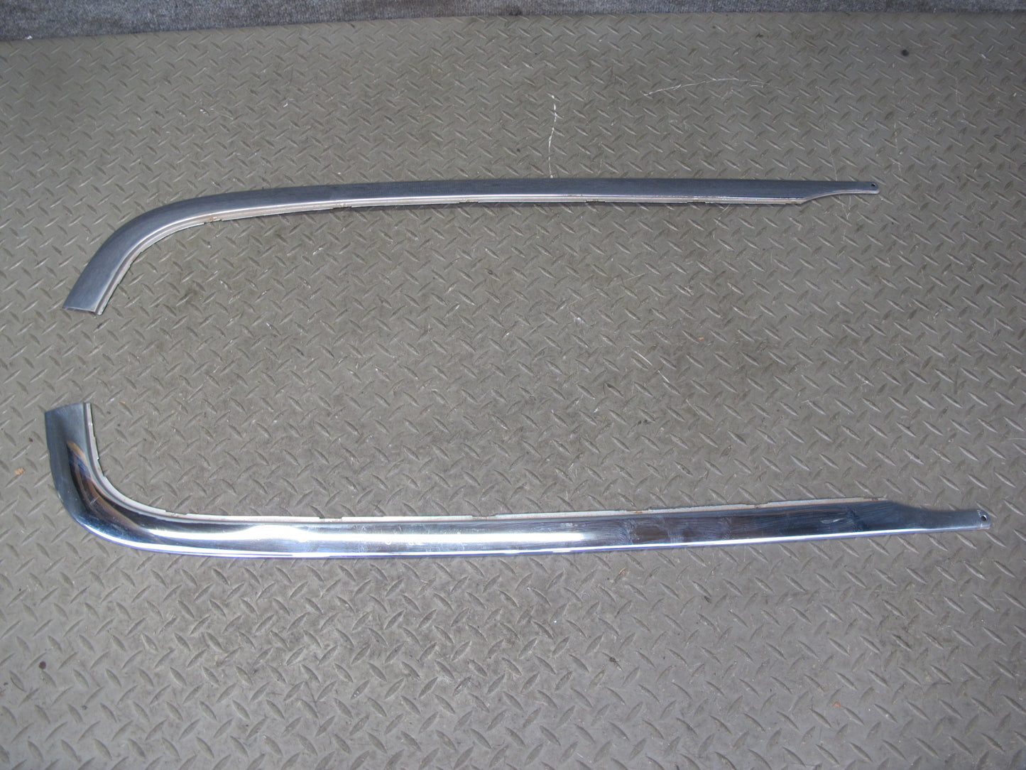 96-99 Mercedes W140 C140 Cl-class Rear Bumper Chrome Trim Panel Molding OEM