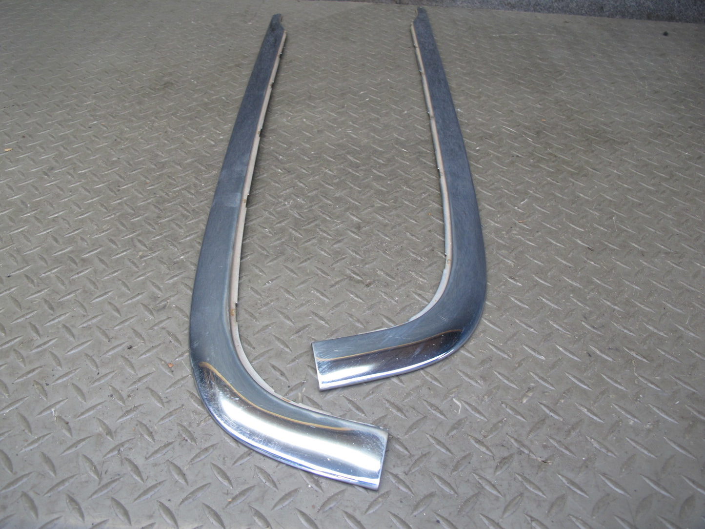96-99 Mercedes W140 C140 Cl-class Rear Bumper Chrome Trim Panel Molding OEM