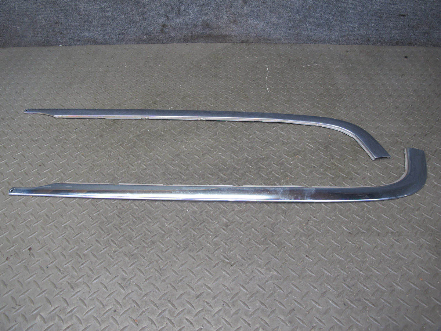 96-99 Mercedes W140 C140 Cl-class Rear Bumper Chrome Trim Panel Molding OEM