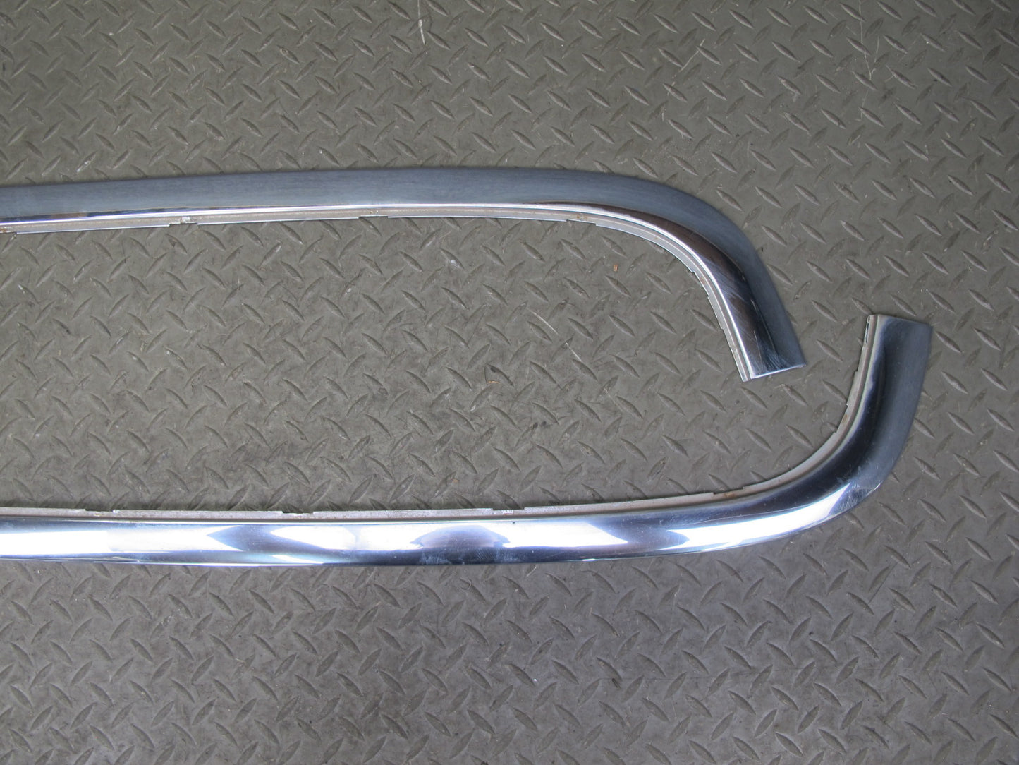96-99 Mercedes W140 C140 Cl-class Rear Bumper Chrome Trim Panel Molding OEM