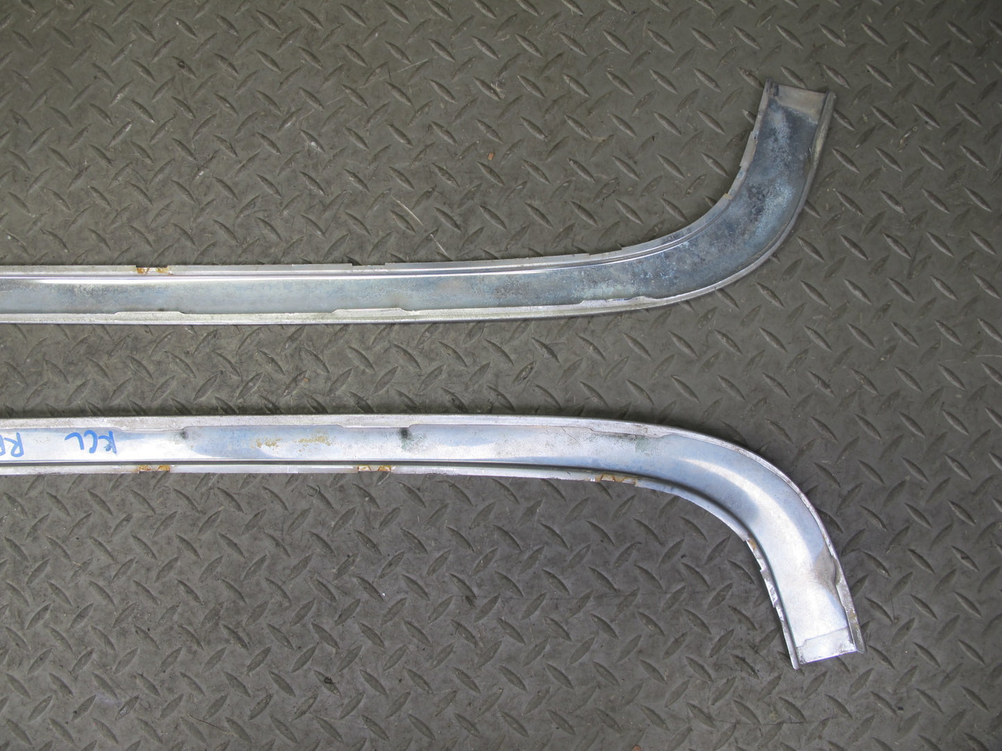 96-99 Mercedes W140 C140 Cl-class Rear Bumper Chrome Trim Panel Molding OEM