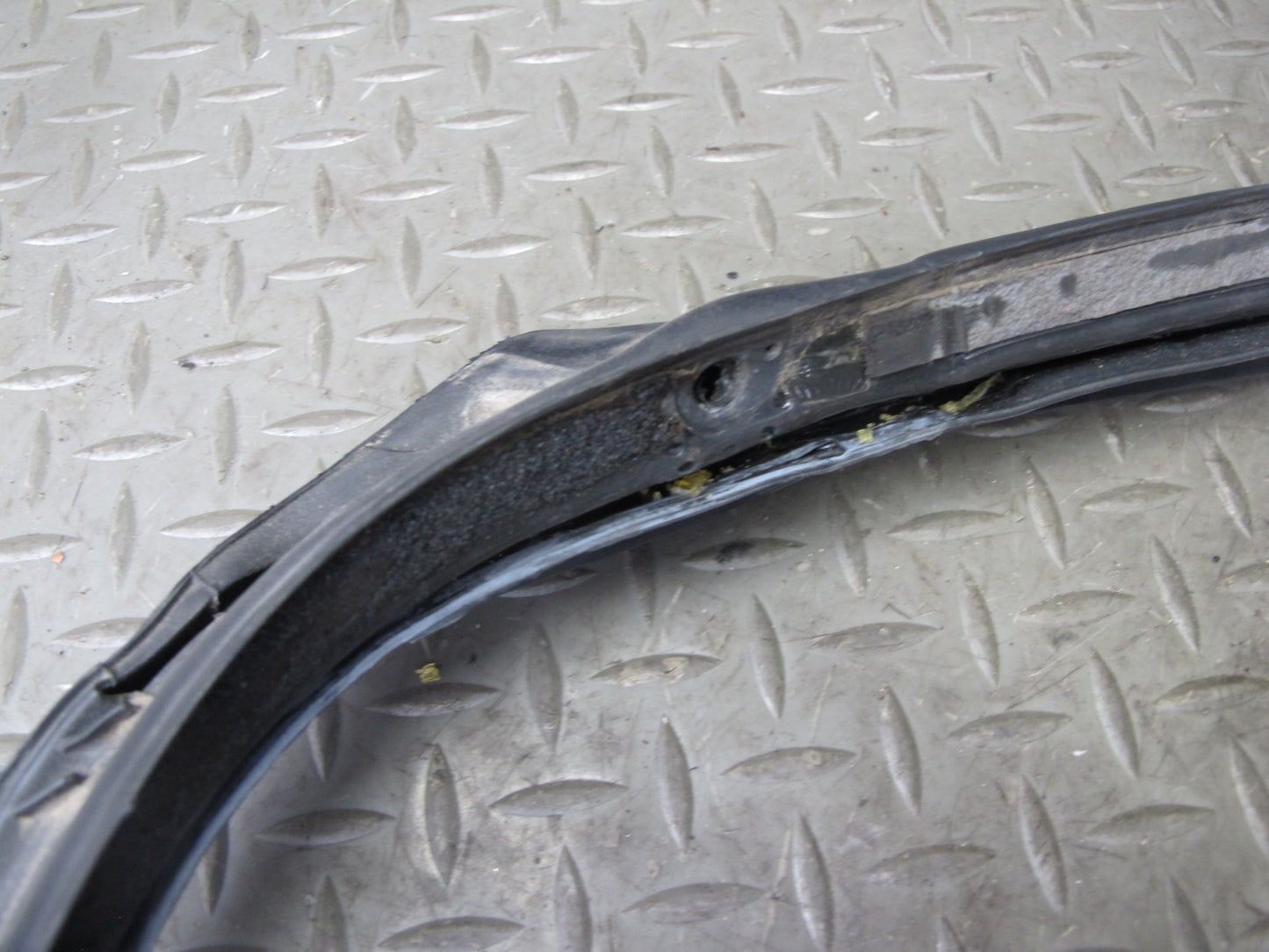 07-10 Saturn SKY Upper Roof Windshield Weatherstrip Rubber Seal Set OEM