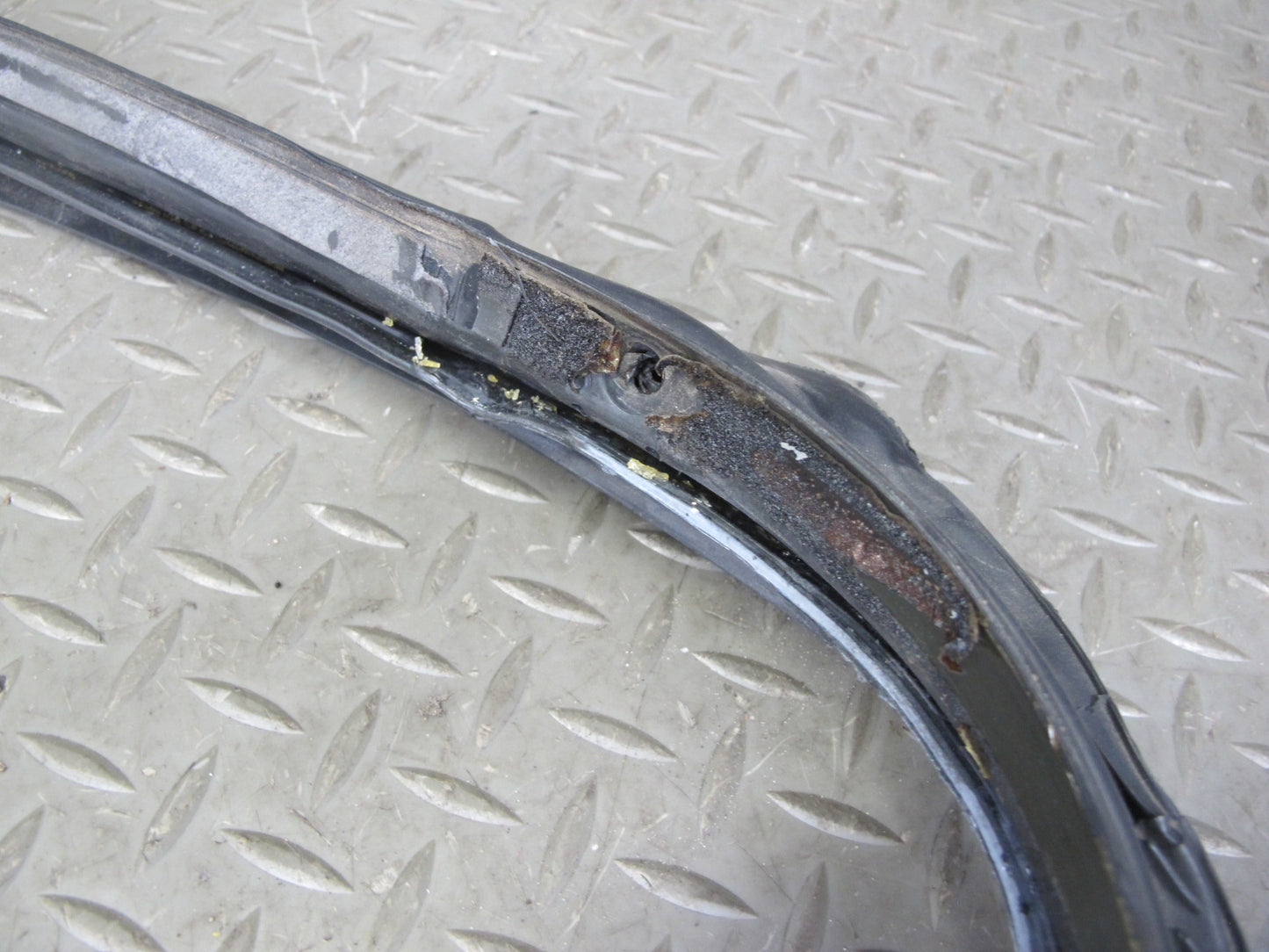 07-10 Saturn SKY Upper Roof Windshield Weatherstrip Rubber Seal Set OEM
