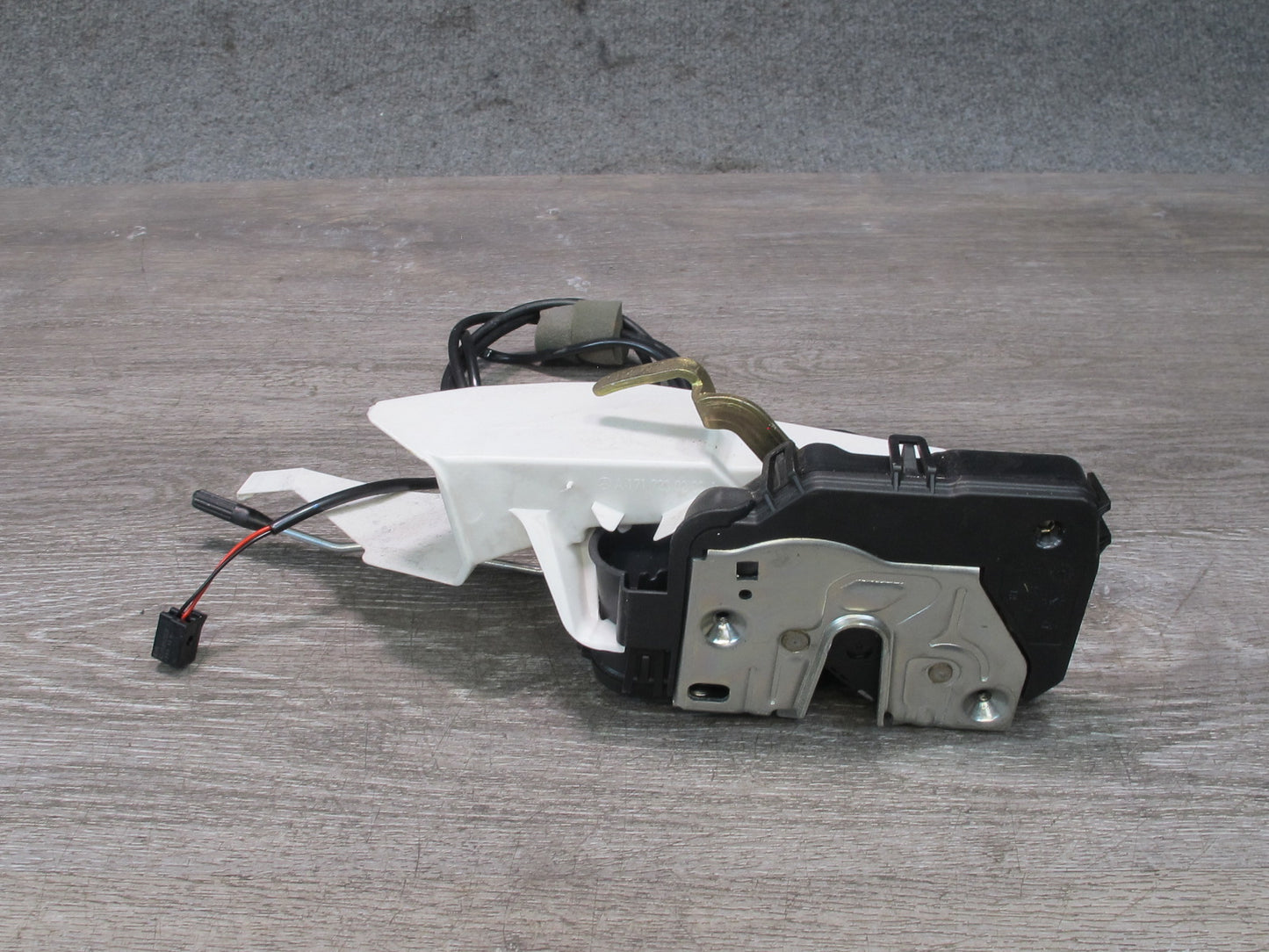 05-11 Mercedes R171 Slk-class Right Door Lock Latch Actuator OEM
