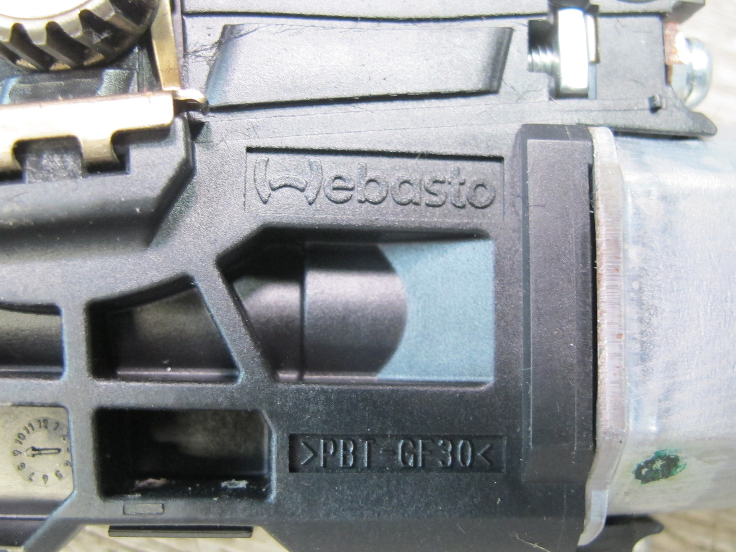 2011-2017 Infiniti QX56 QX80 Front Upper Sunroof Power Motor Drive Unit