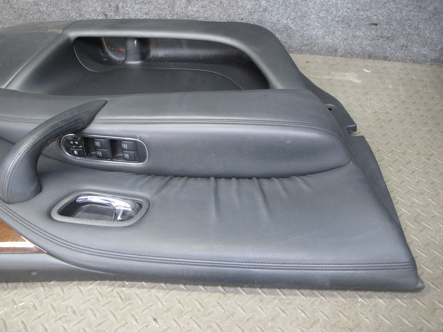 2011-2012 Infiniti QX56 Front Right & Left Side Interior Door Panel Set
