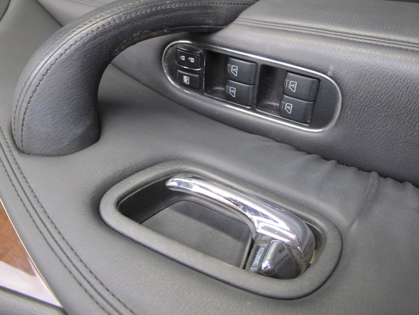2011-2012 Infiniti QX56 Front Right & Left Side Interior Door Panel Set