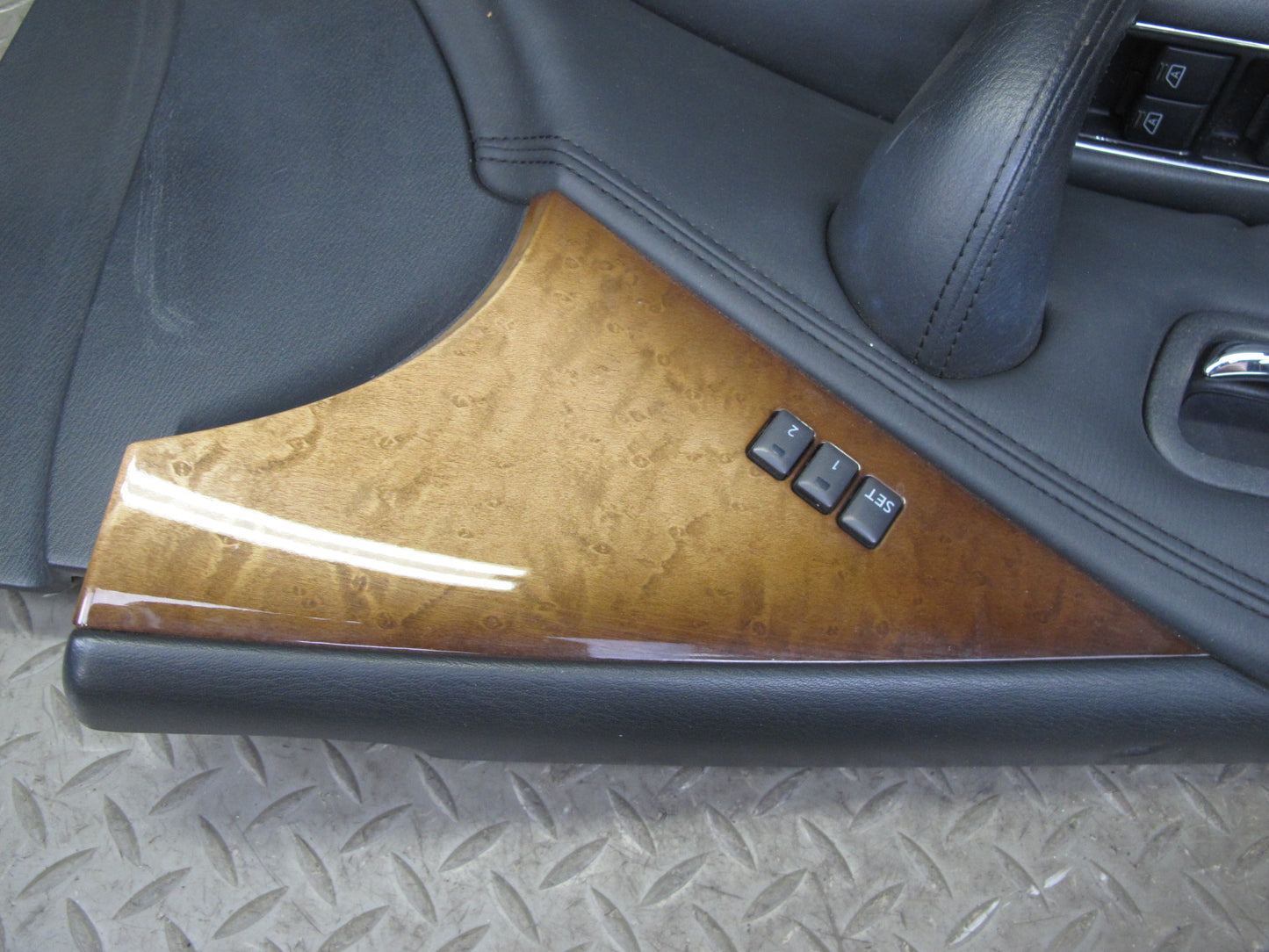 2011-2012 Infiniti QX56 Front Right & Left Side Interior Door Panel Set