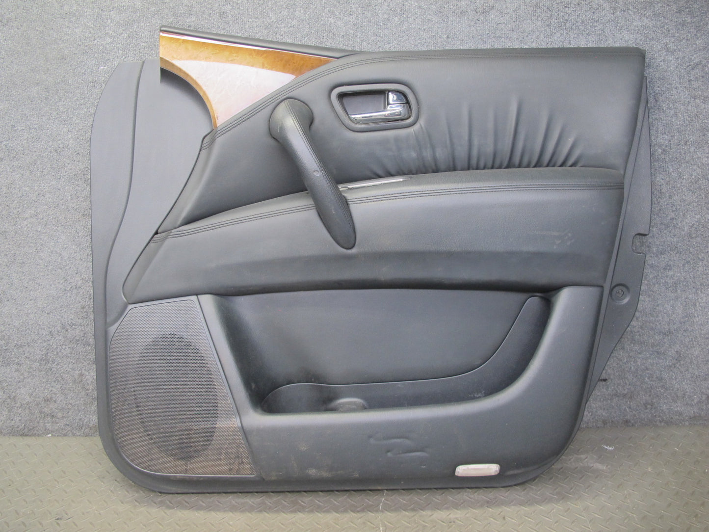 2011-2012 Infiniti QX56 Front Right & Left Side Interior Door Panel Set
