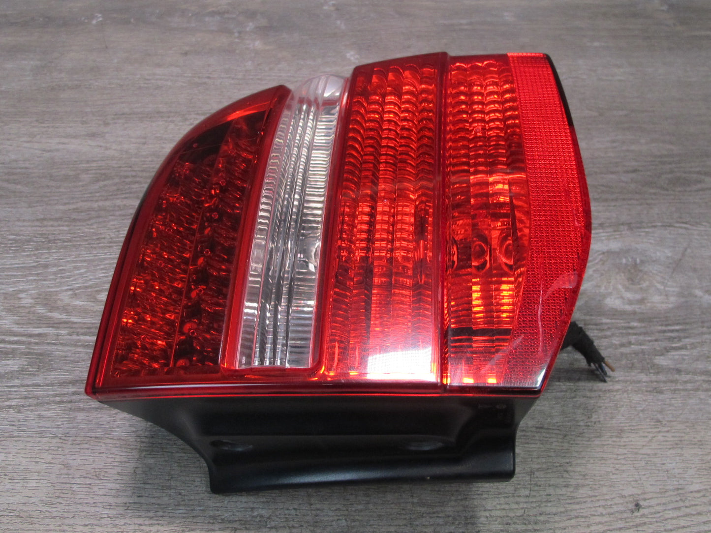 2008-2010 Porsche Cayenne 957 Rear Right Tail Light Lamp 7L5945208A