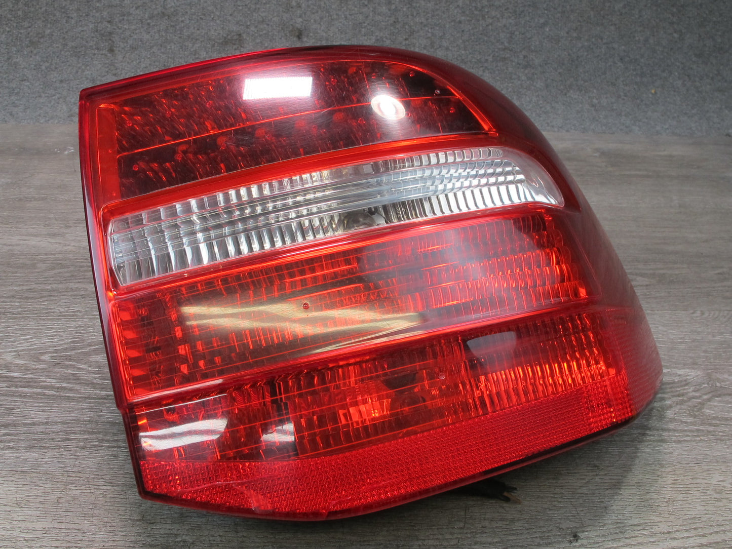2008-2010 Porsche Cayenne 957 Rear Right Tail Light Lamp 7L5945208A