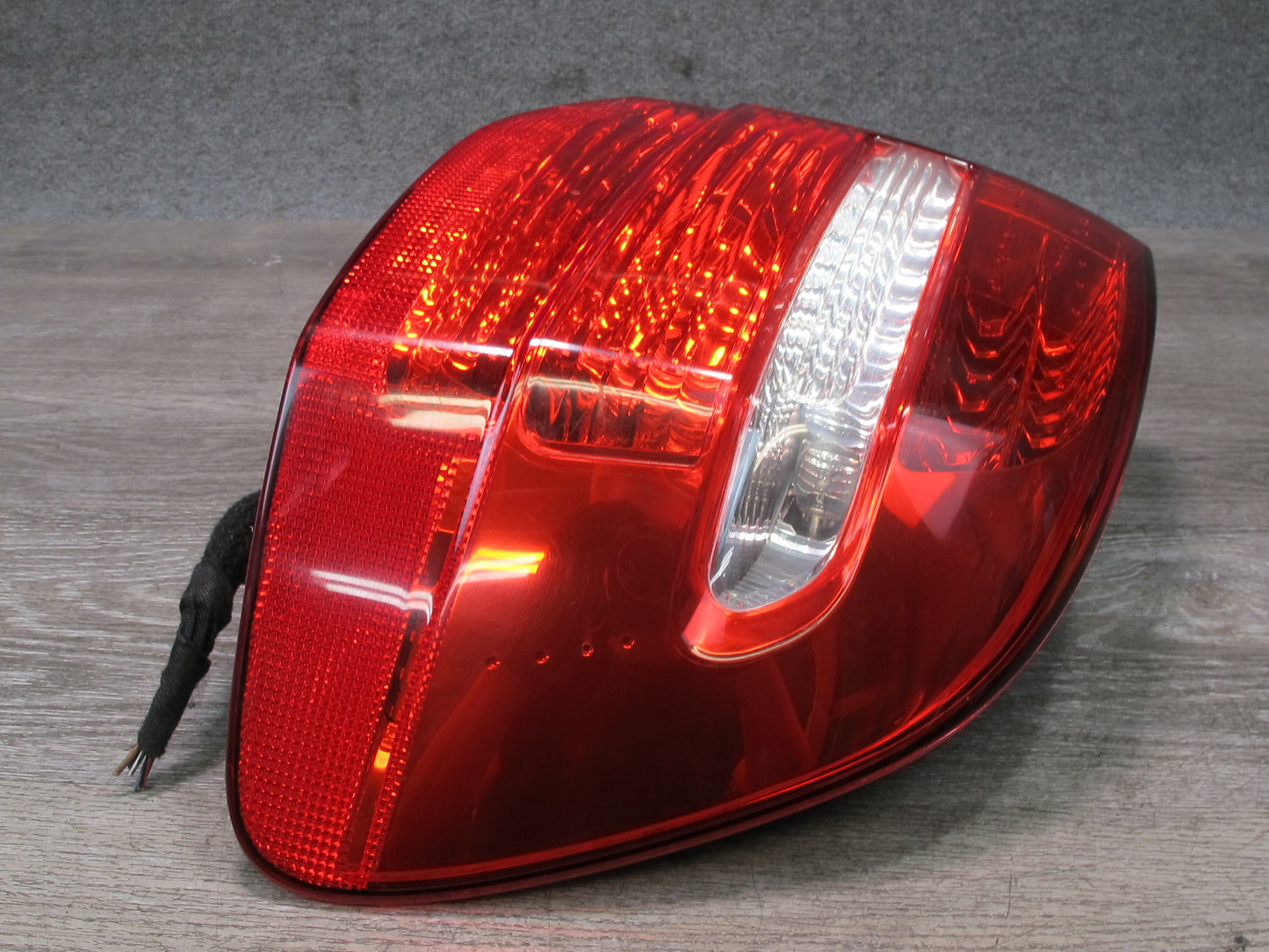 2008-2010 Porsche Cayenne 957 Rear Right Tail Light Lamp 7L5945208A