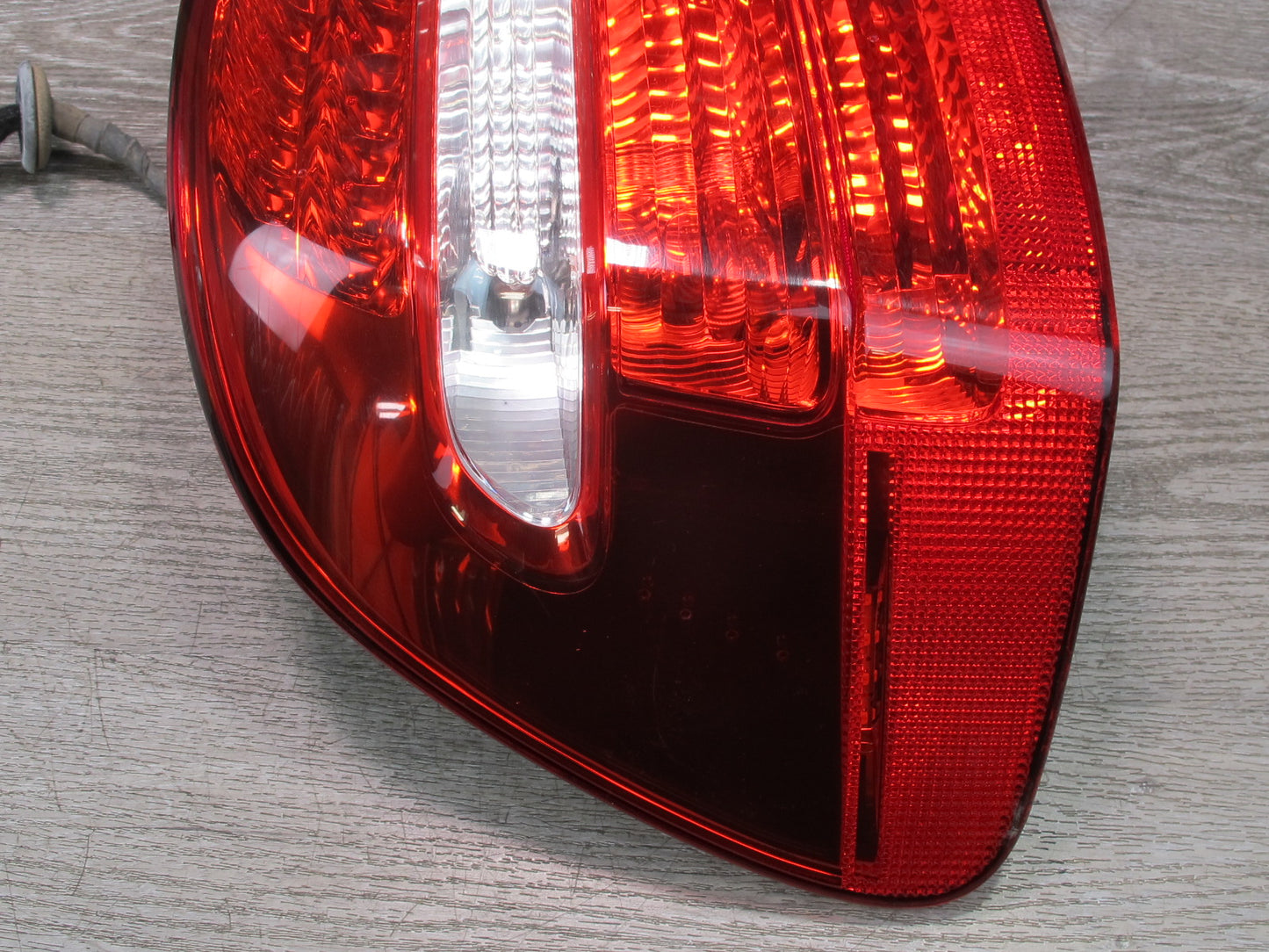 2008-2010 Porsche Cayenne 957 Rear Left Tail Light Lamp 7L5945207A