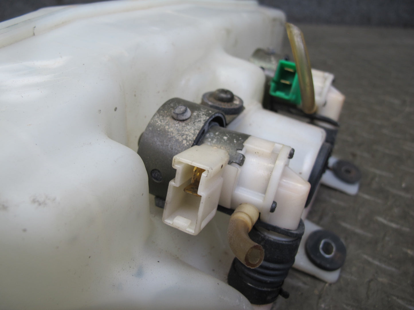 90-96 Nissan Z32 300ZX 2+0 Rear Windshield Washer Reservoir Tank w Pumps OEM