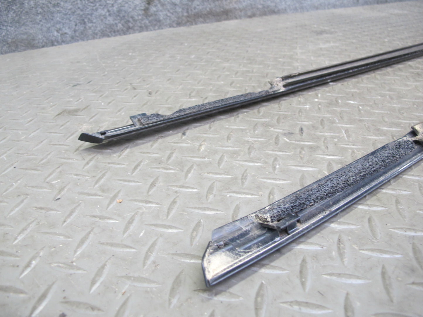 2011-2020 Infiniti QX56 QX80 Front Left & Right Side Door Window Molding Set