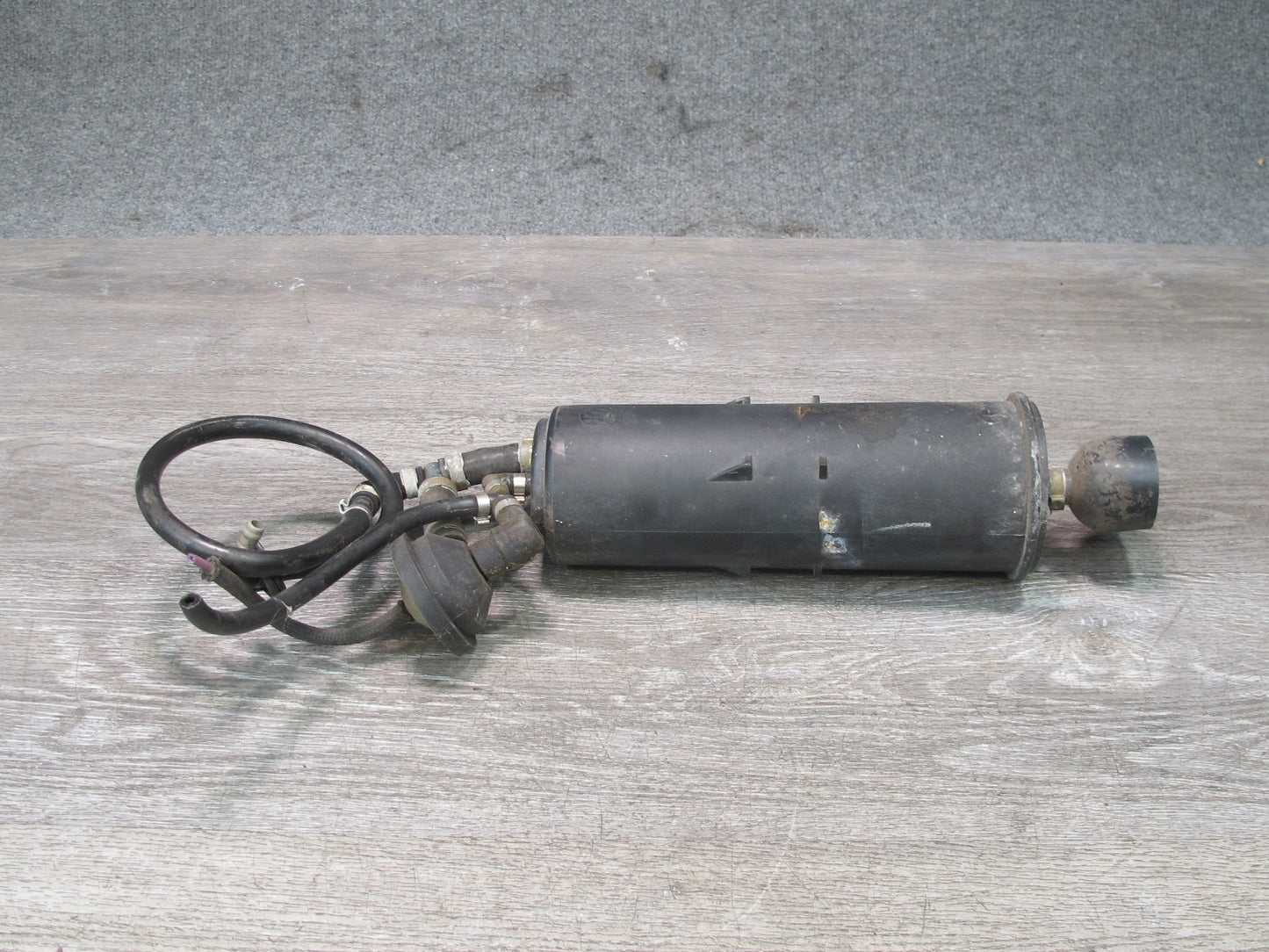 86-89 VW Scirocco Charcoal Canister & Vacuum Control Valve Assy 171201813 OEM