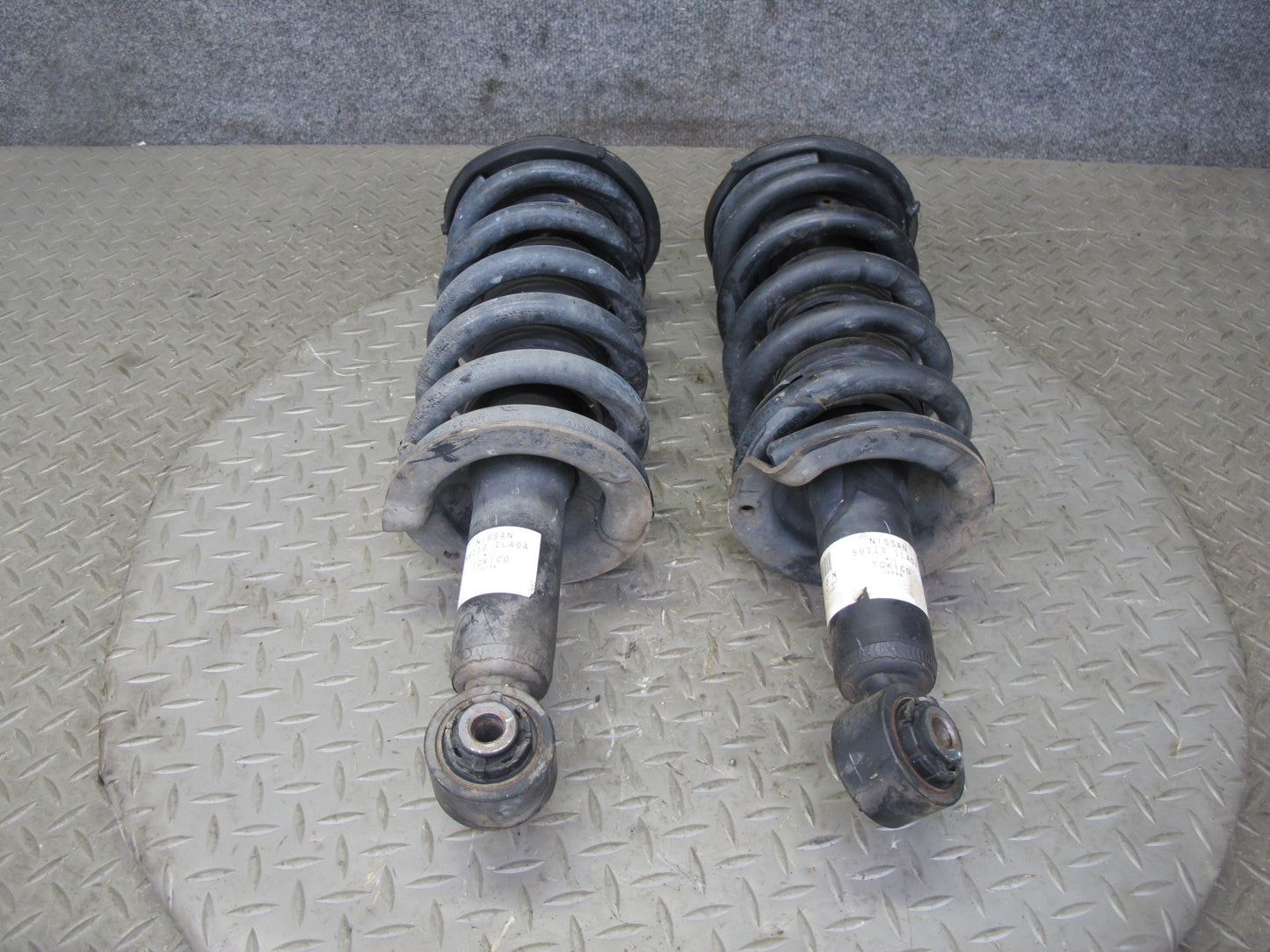 2011-2017 Infiniti QX56 QX80 RWD Front Left & Right Strut Shock Absorber Set