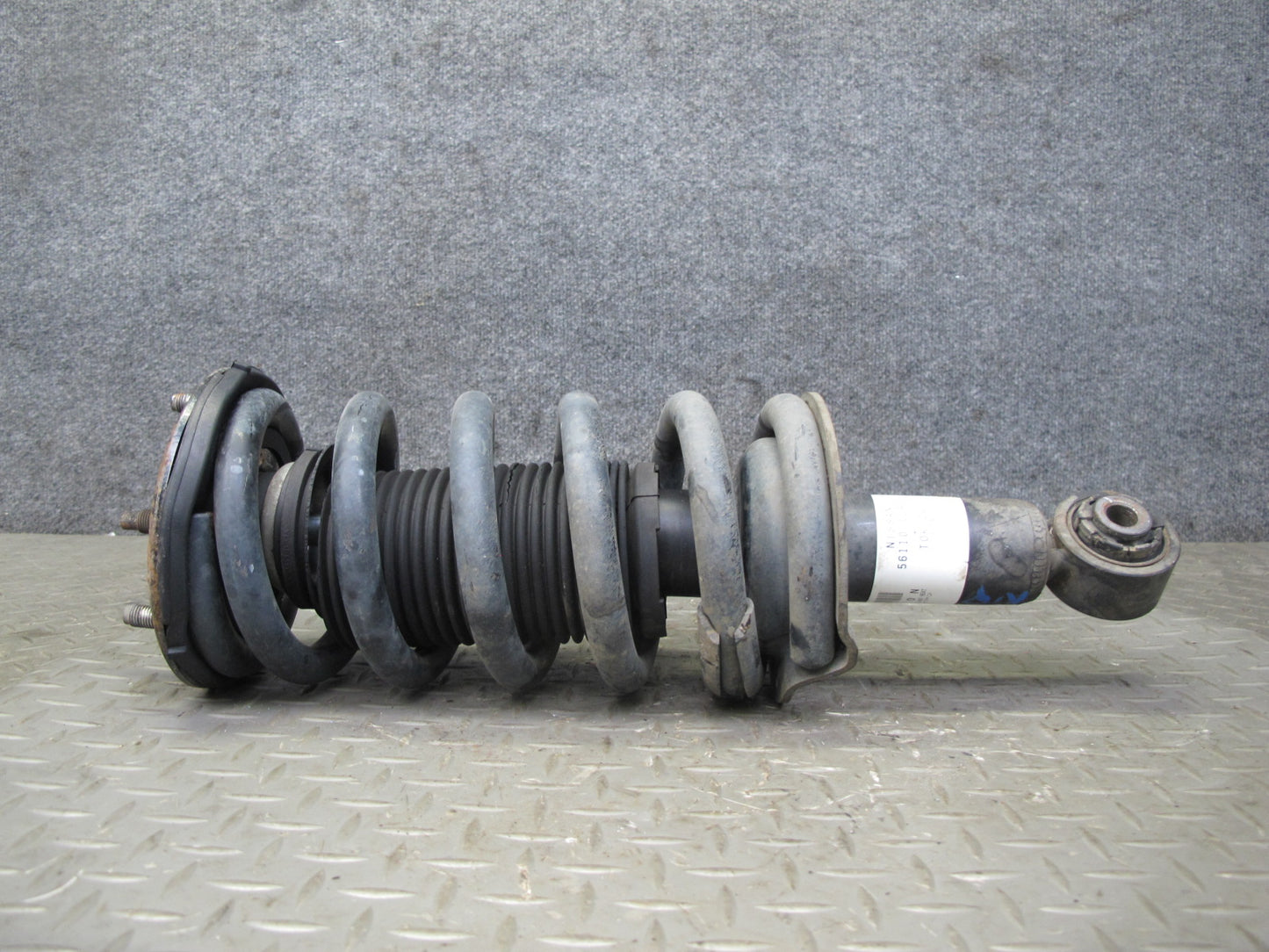 2011-2017 Infiniti QX56 QX80 RWD Front Left & Right Strut Shock Absorber Set