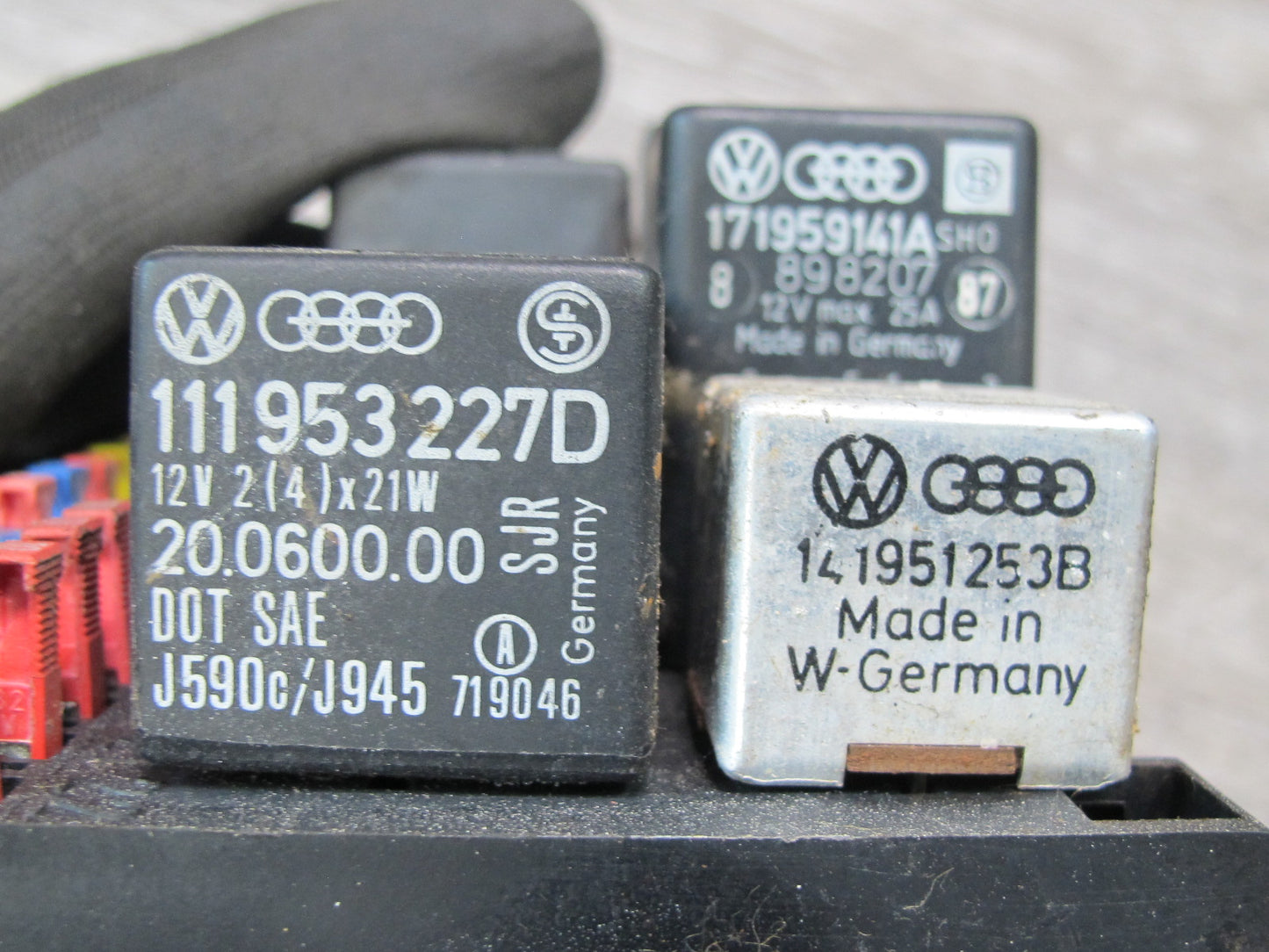 86-89 VW Scirocco MK2 Front Under Dash Fuse Relay Box Module Unit 171941821 OEM