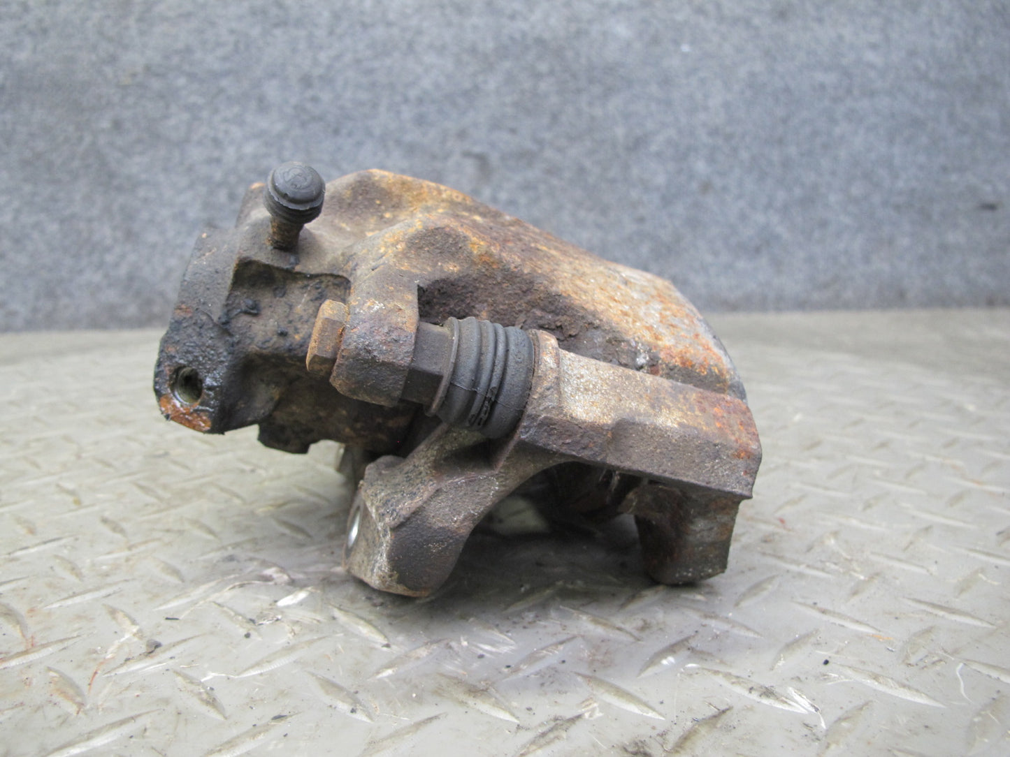 86-88 Volkswagen VW Scirocco Set of 2 Front Left & Right Brake Caliper OEM