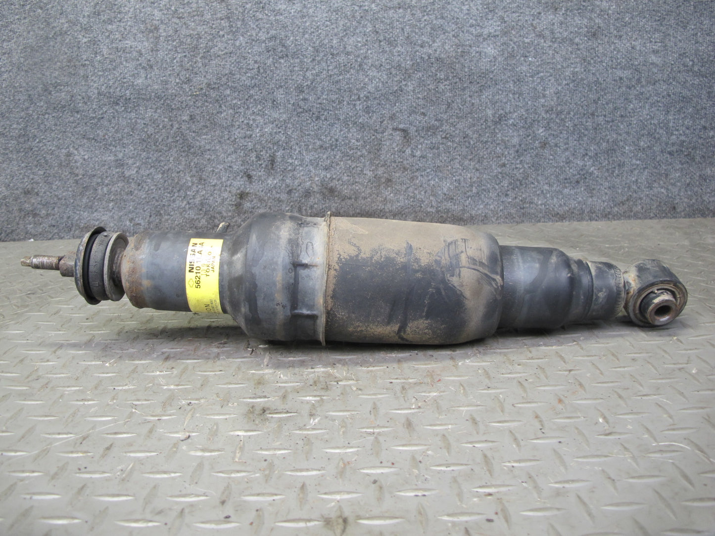 2011-2020 Infiniti QX56 QX80 RWD Rear Left & Right Air Strut Shock Absorber Set