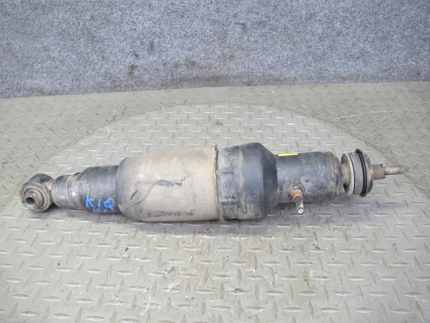 2011-2020 Infiniti QX56 QX80 RWD Rear Left & Right Air Strut Shock Absorber Set