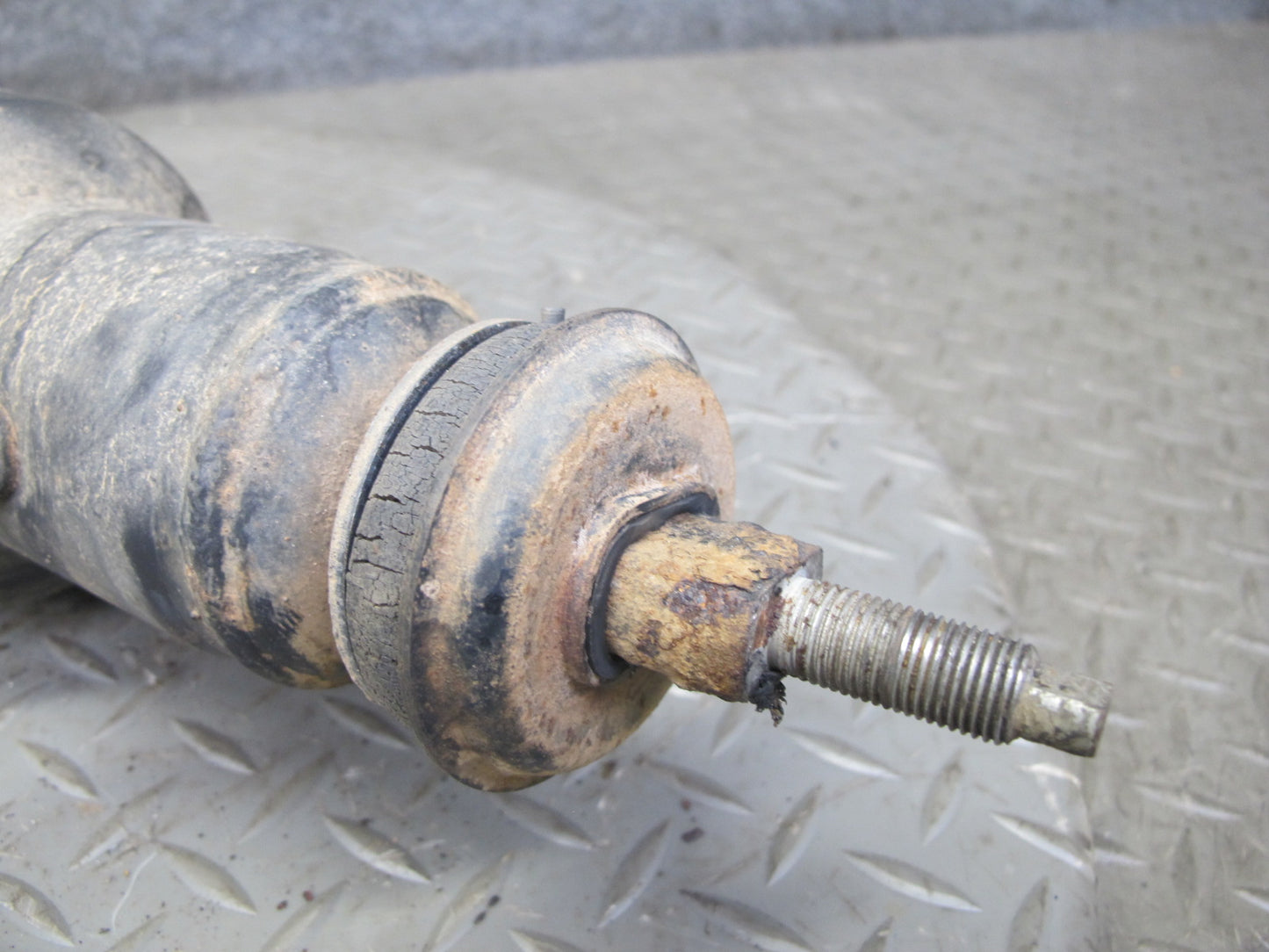 2011-2020 Infiniti QX56 QX80 RWD Rear Left & Right Air Strut Shock Absorber Set