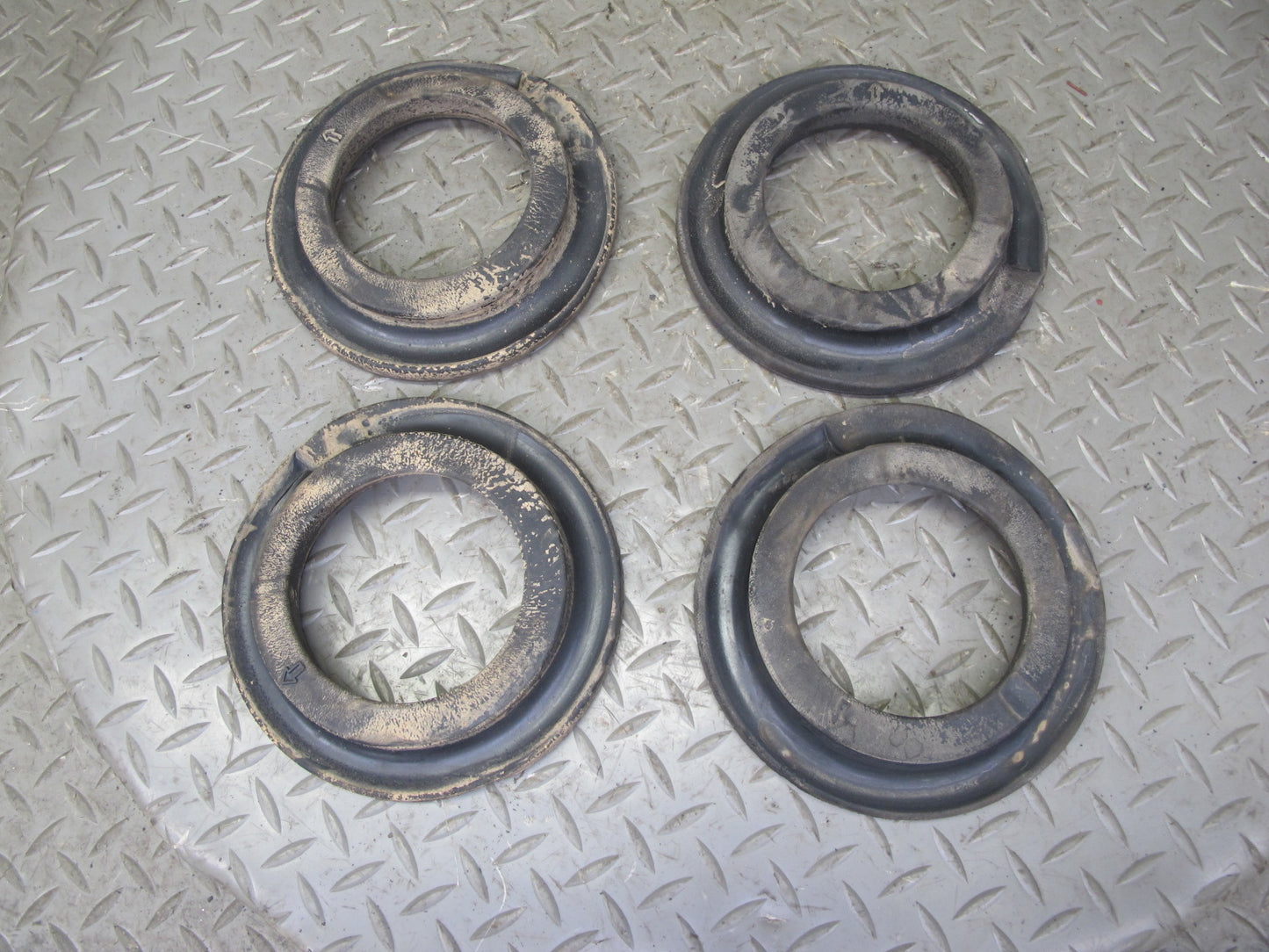 2011-2020 Infiniti QX56 QX80 RWD Rear Left & Right Side Coil Spring Set