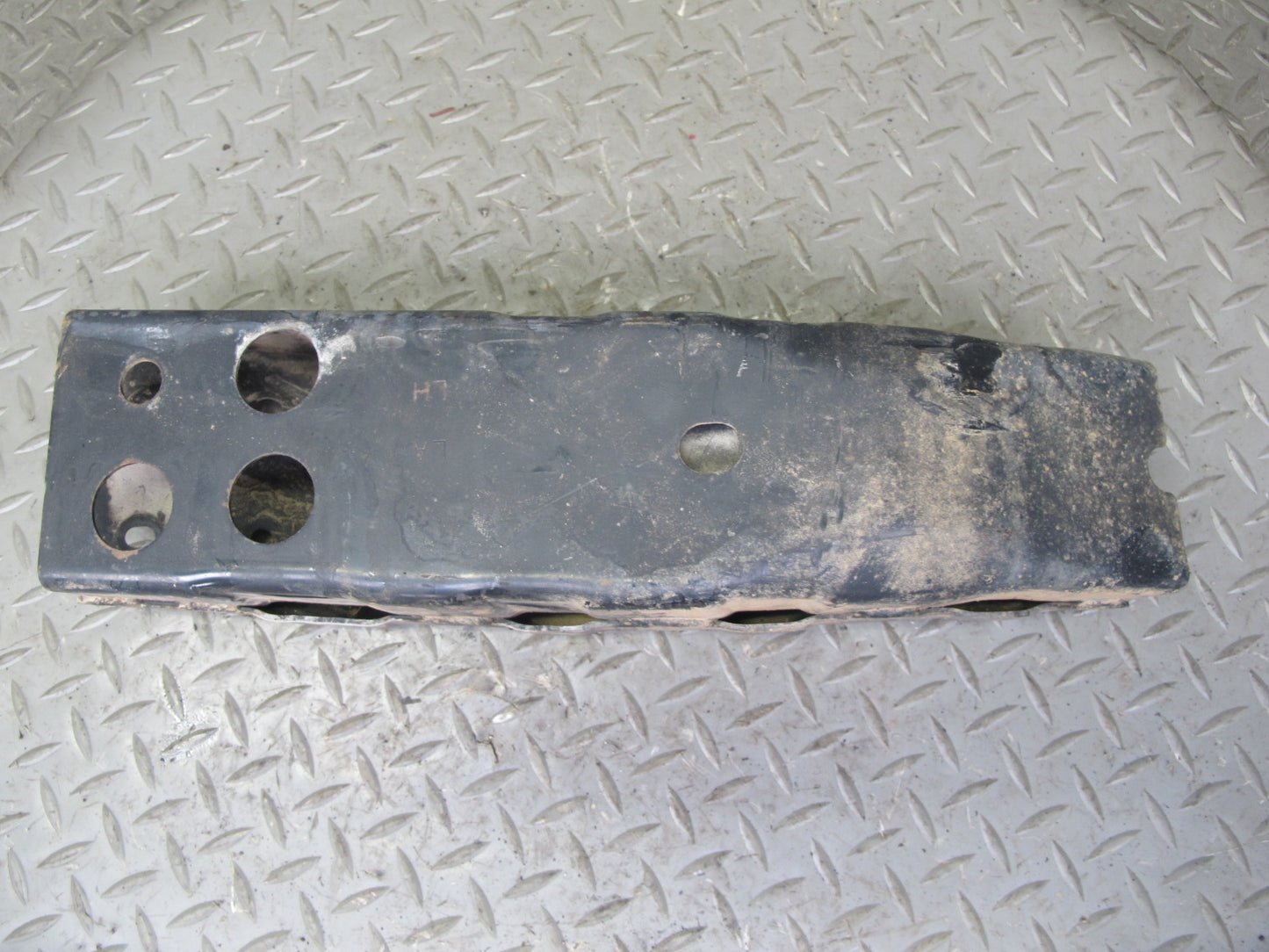 2011-2020 Infiniti QX56 QX80 Rear Left Side Bumper Reinforcement Bracket Mount