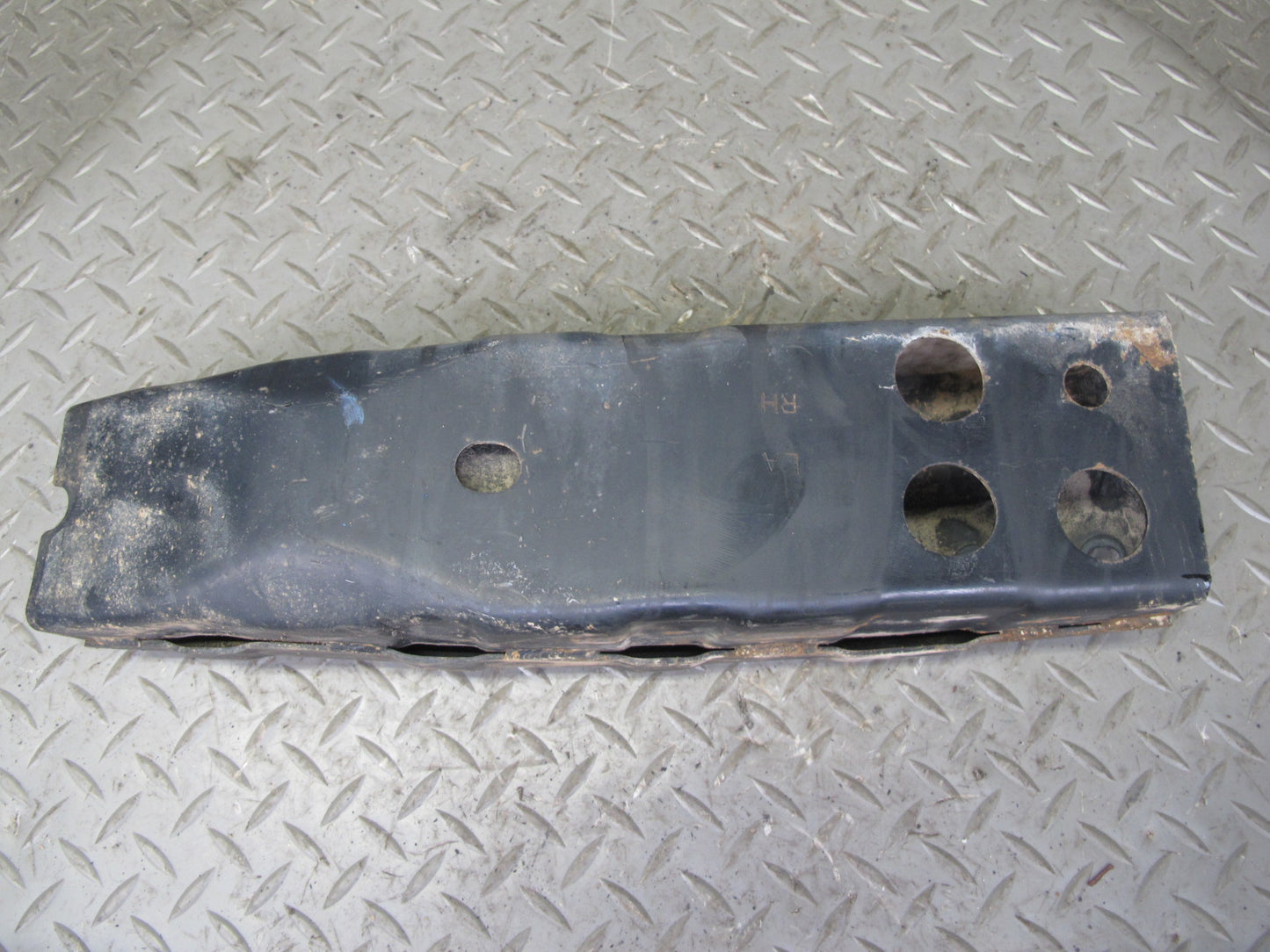 2011-2020 Infiniti QX56 QX80 Rear Right Side Bumper Reinforcement Bracket Mount