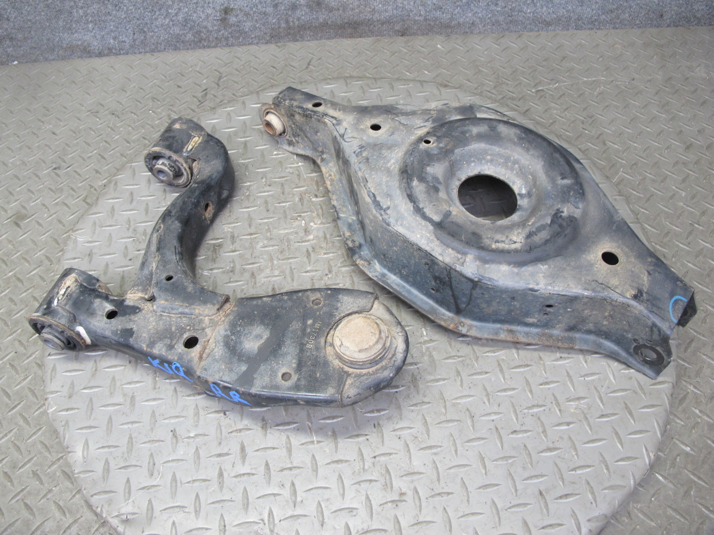 2011-2020 Infiniti QX56 QX80 RWD Rear Right Side Upper & Lower Control Arm Set