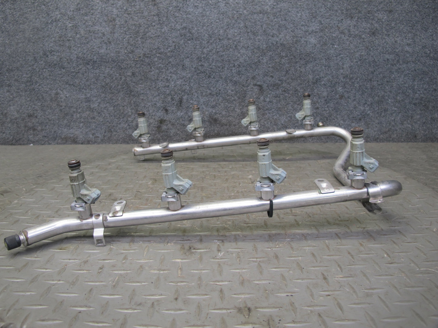 99-02 Mercedes R129 SL500 M113 Engine Fuel Rail w Injector Set 1130700095 OEM