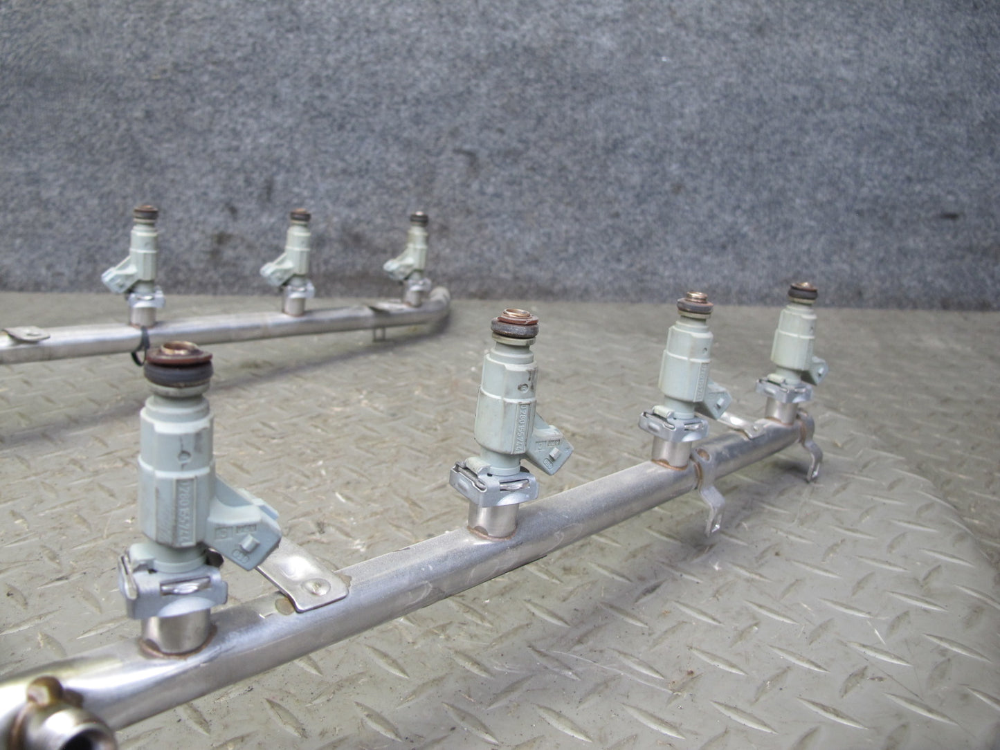 99-02 Mercedes R129 SL500 M113 Engine Fuel Rail w Injector Set 1130700095 OEM