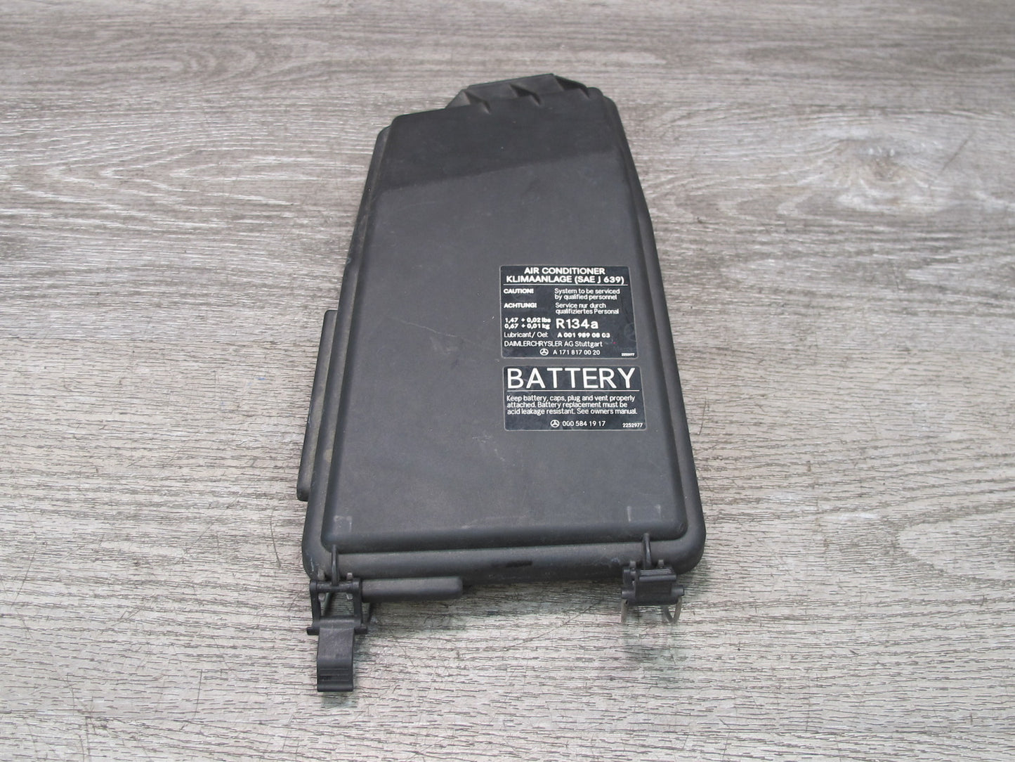 05-11 Mercedes R171 Slk-class Front Fuse Relay Box Lid Cover 1715400082 OEM