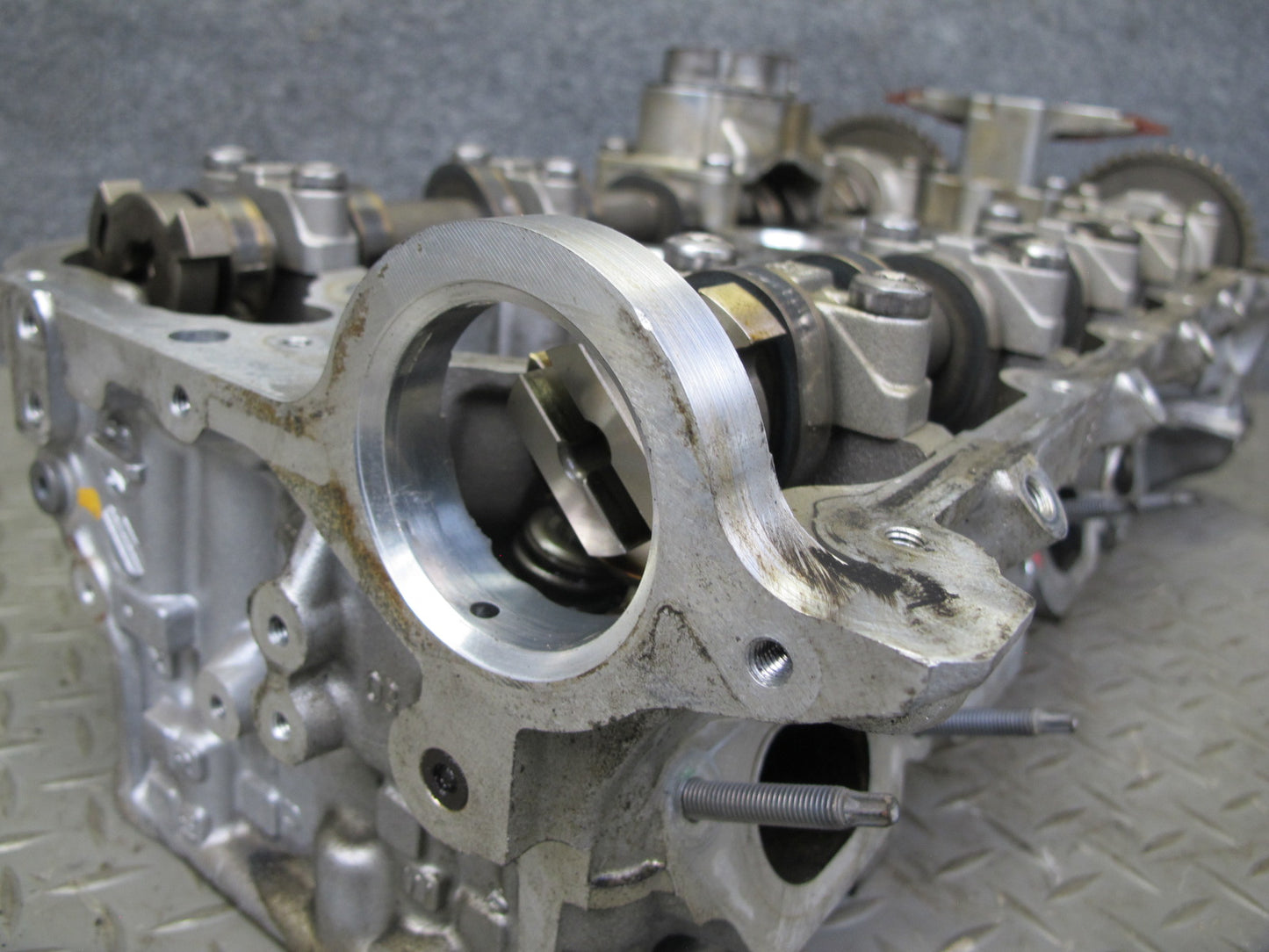 2010-2014 BMW E71 X6M 4.4L S63 Engine Motor Right Cylinder Head w Camshafts 86k