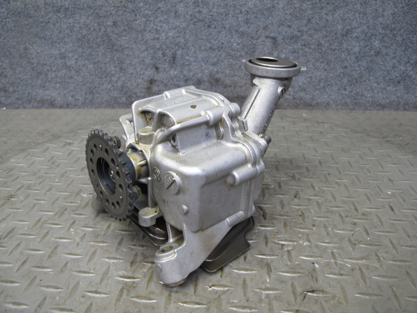2010-2014 BMW E71 X6M S63 Engine Motor Oil Pump
