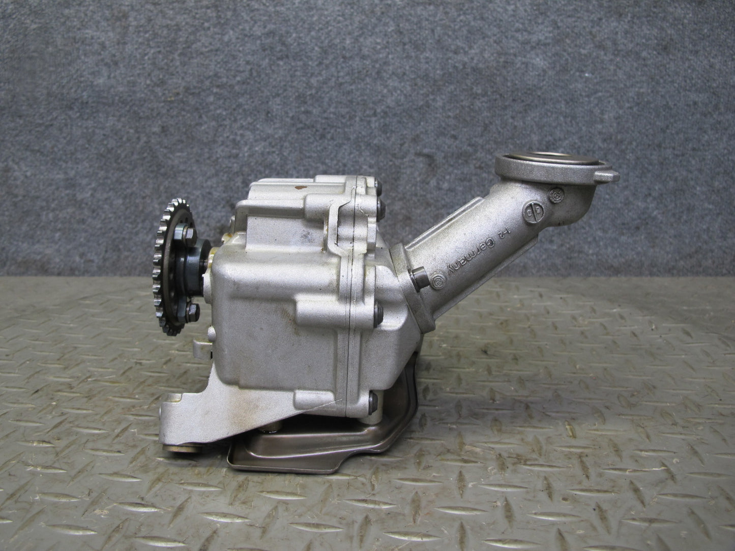 2010-2014 BMW E71 X6M S63 Engine Motor Oil Pump