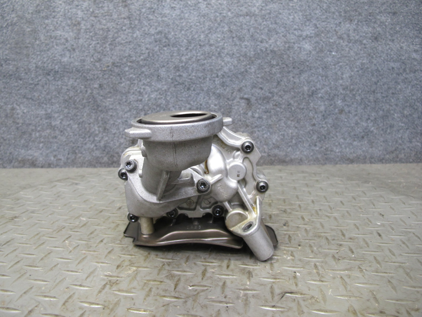 2010-2014 BMW E71 X6M S63 Engine Motor Oil Pump