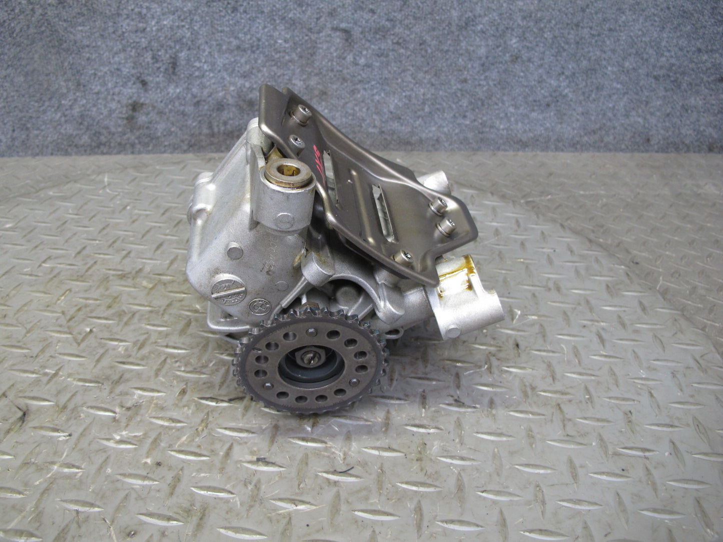 2010-2014 BMW E71 X6M S63 Engine Motor Oil Pump