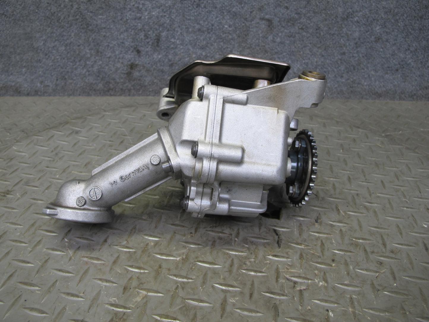 2010-2014 BMW E71 X6M S63 Engine Motor Oil Pump