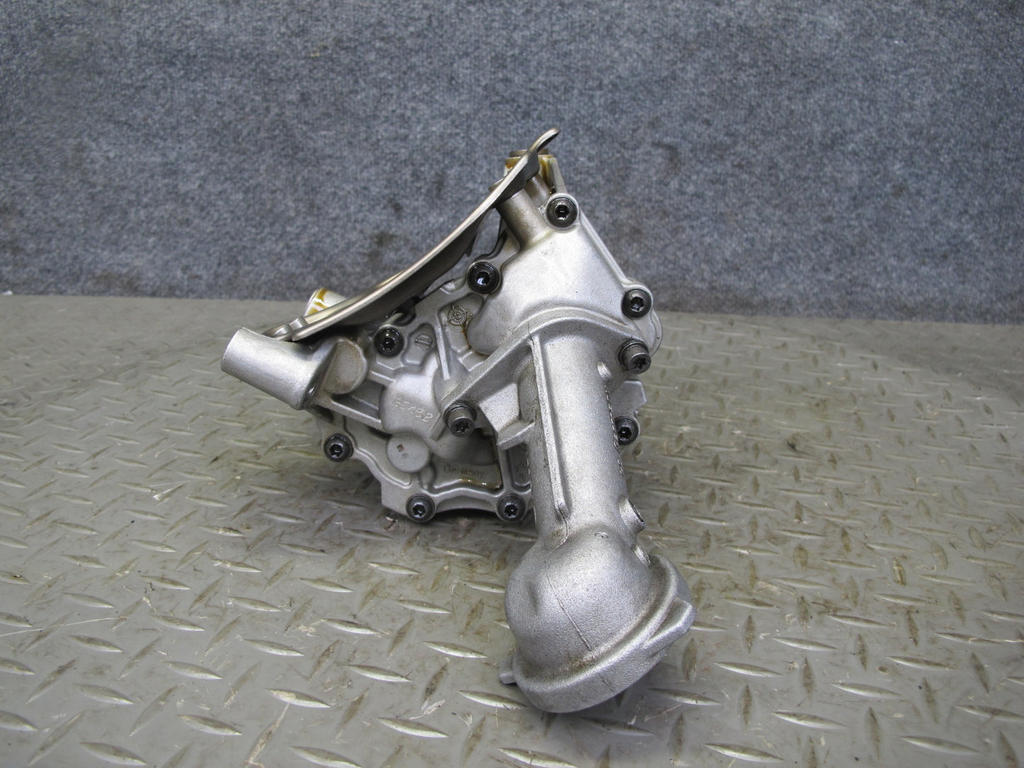 2010-2014 BMW E71 X6M S63 Engine Motor Oil Pump