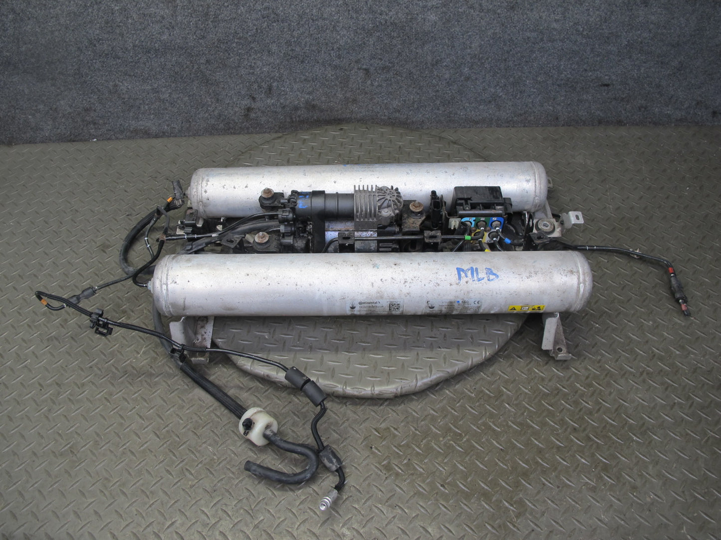 2017-2020 Maserati Levante M161 Air Suspension Compressor Pump W/ Reservoirs