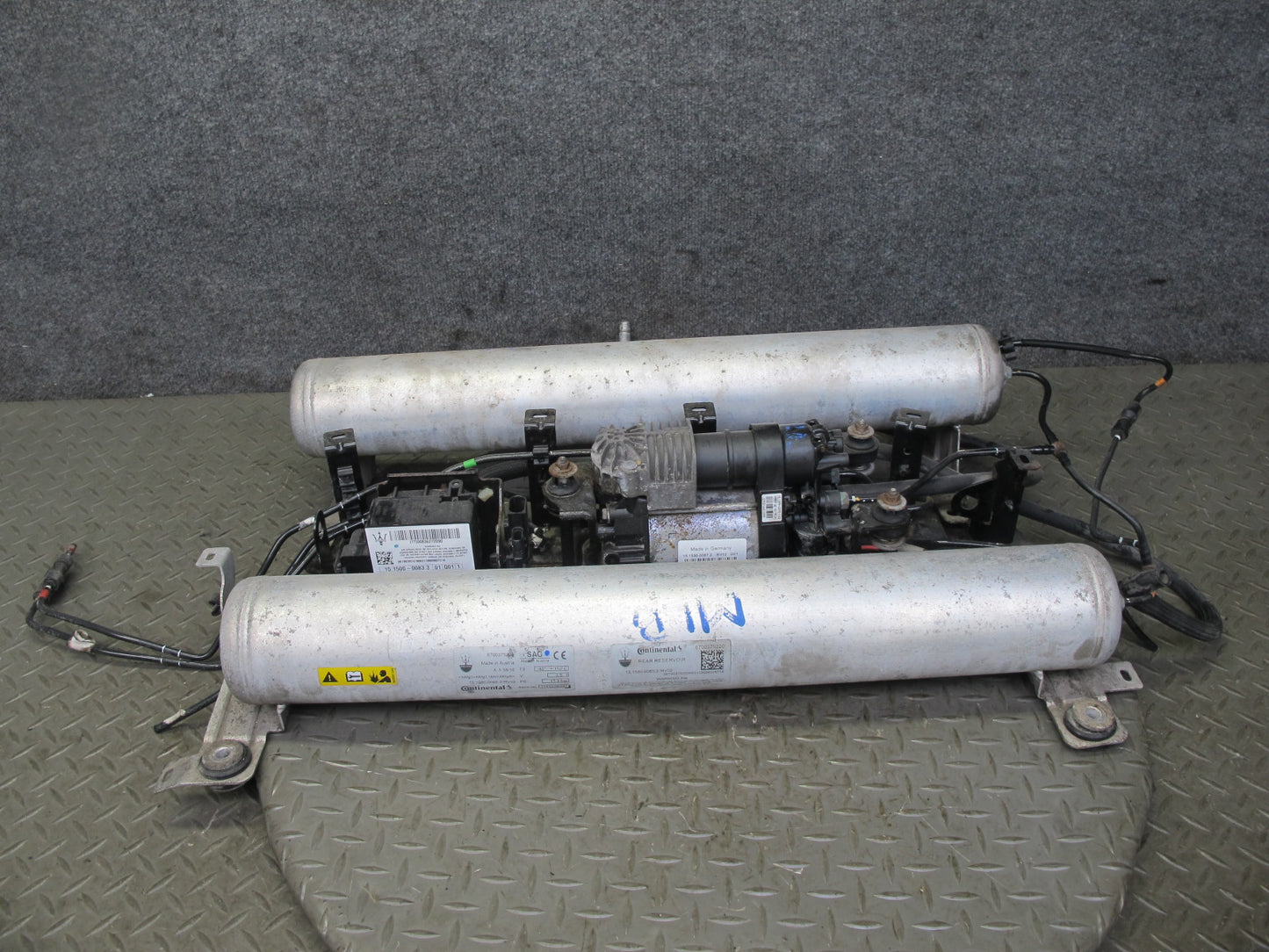 2017-2020 Maserati Levante M161 Air Suspension Compressor Pump W/ Reservoirs
