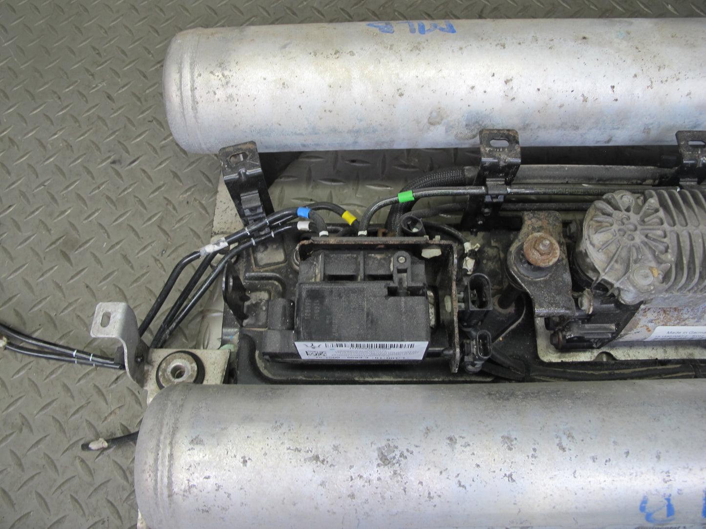 2017-2020 Maserati Levante M161 Air Suspension Compressor Pump W/ Reservoirs