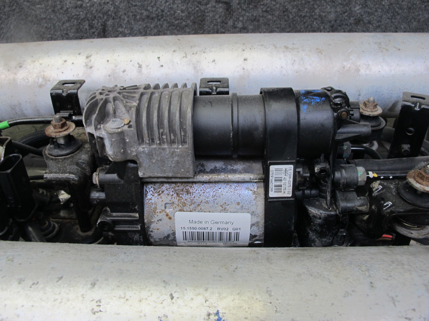 2017-2020 Maserati Levante M161 Air Suspension Compressor Pump W/ Reservoirs