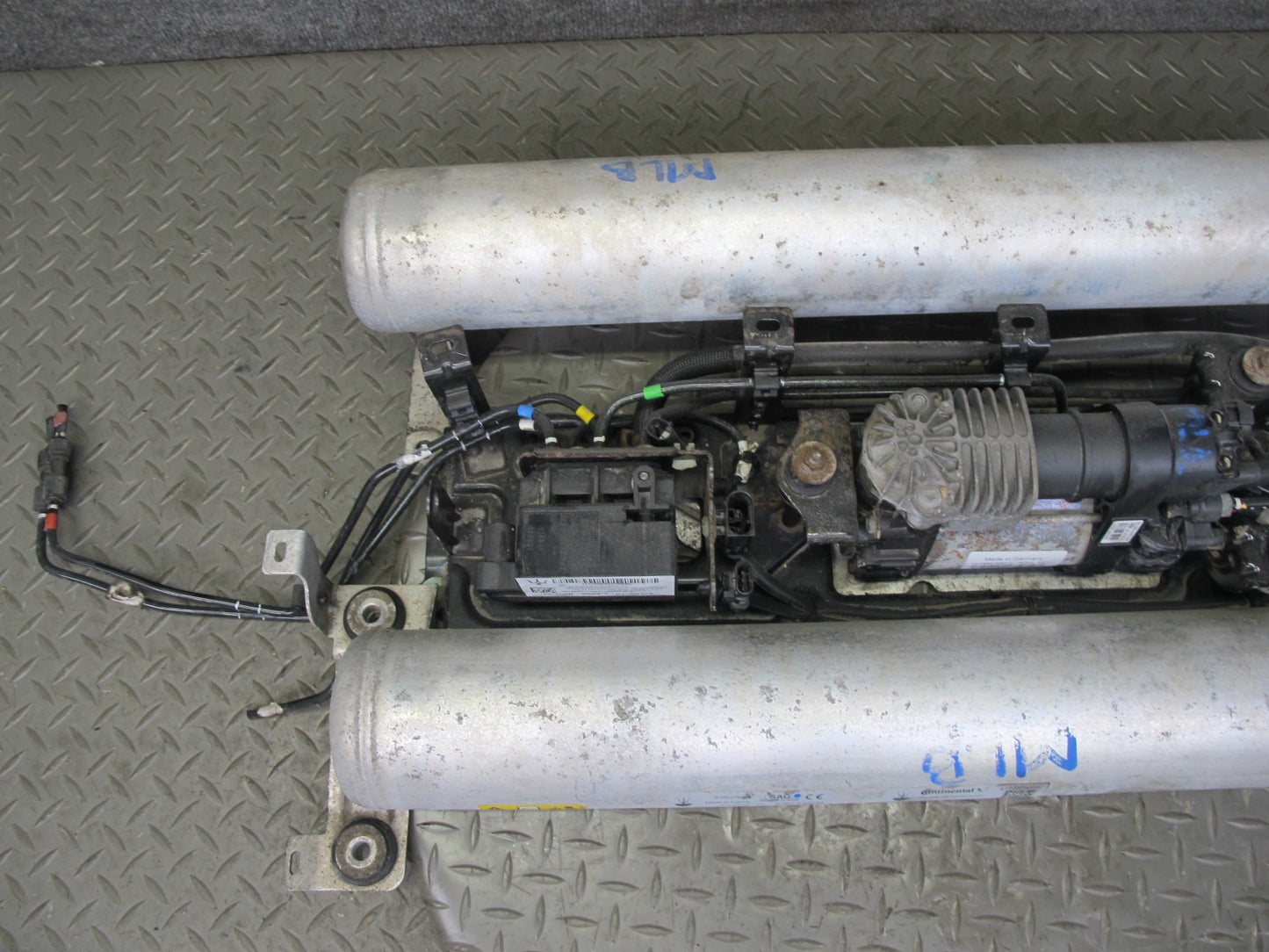 2017-2020 Maserati Levante M161 Air Suspension Compressor Pump W/ Reservoirs