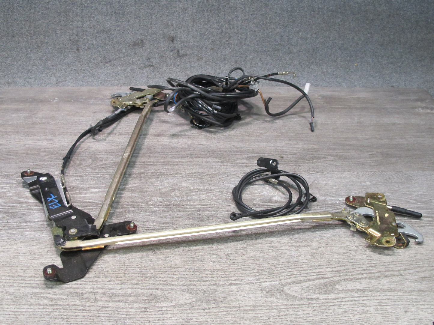 05-11 Mercedes R171 Slk-class TOP Roof Safety Lock Latch Assy 1717900071 OEM