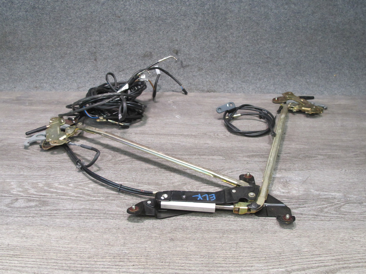 05-11 Mercedes R171 Slk-class TOP Roof Safety Lock Latch Assy 1717900071 OEM