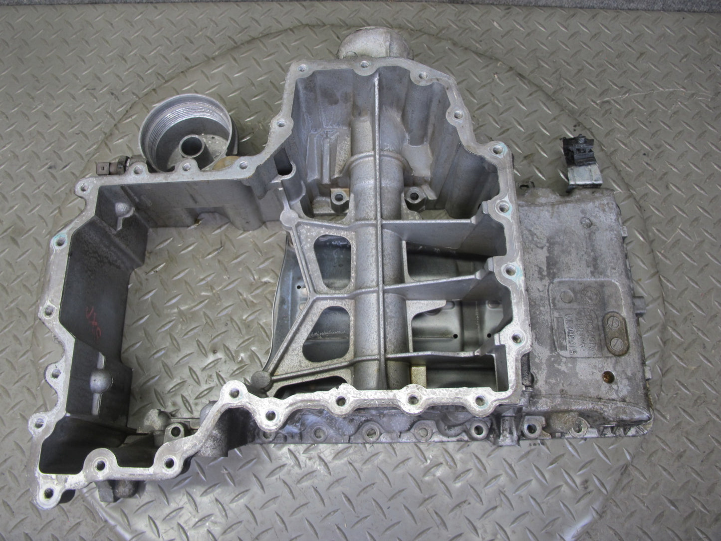 2011-2014 BMW E71 X6M 4.4L S63 Engine Motor Upper Oil Pan 86k Miles