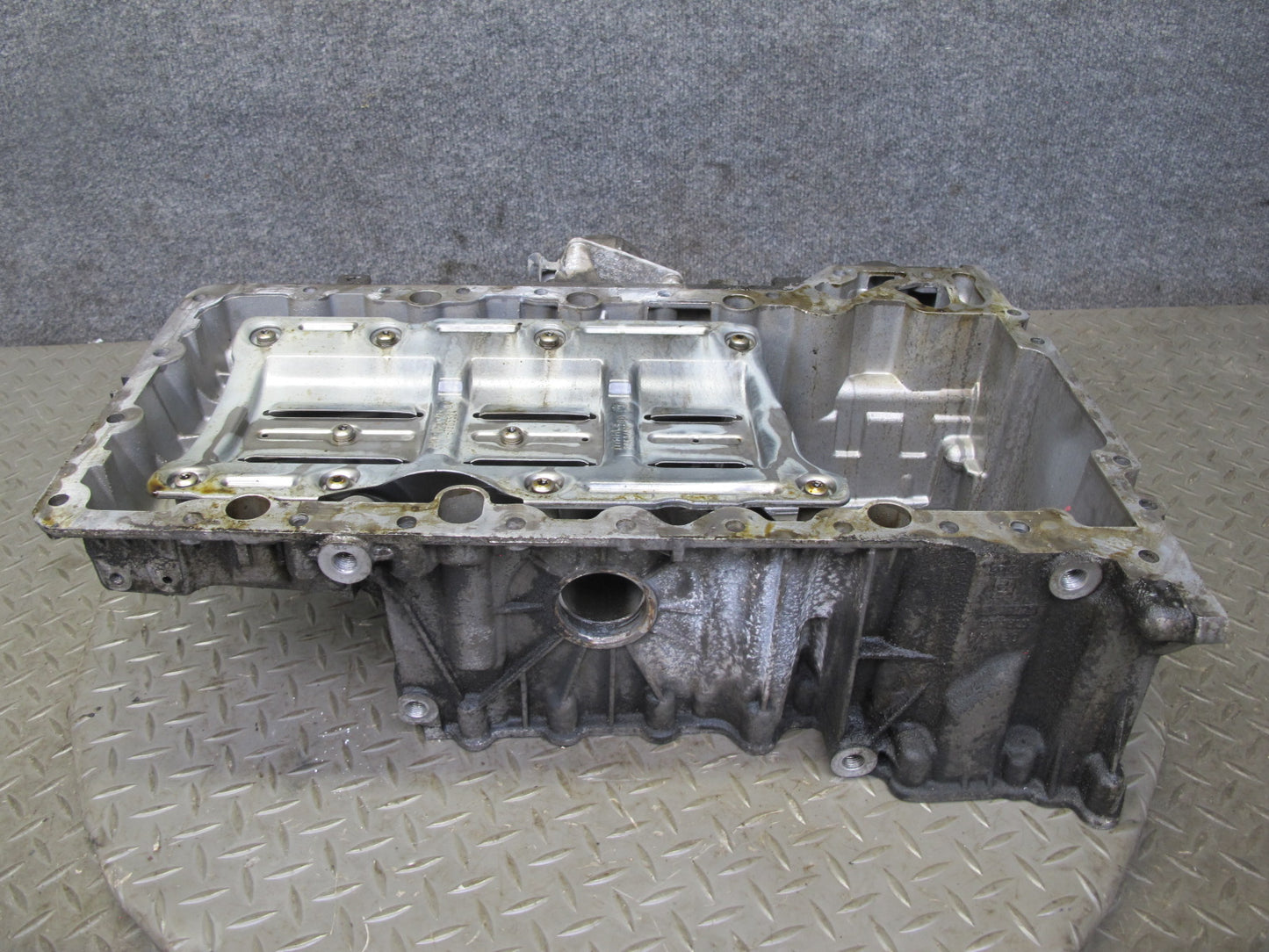 2011-2014 BMW E71 X6M 4.4L S63 Engine Motor Upper Oil Pan 86k Miles